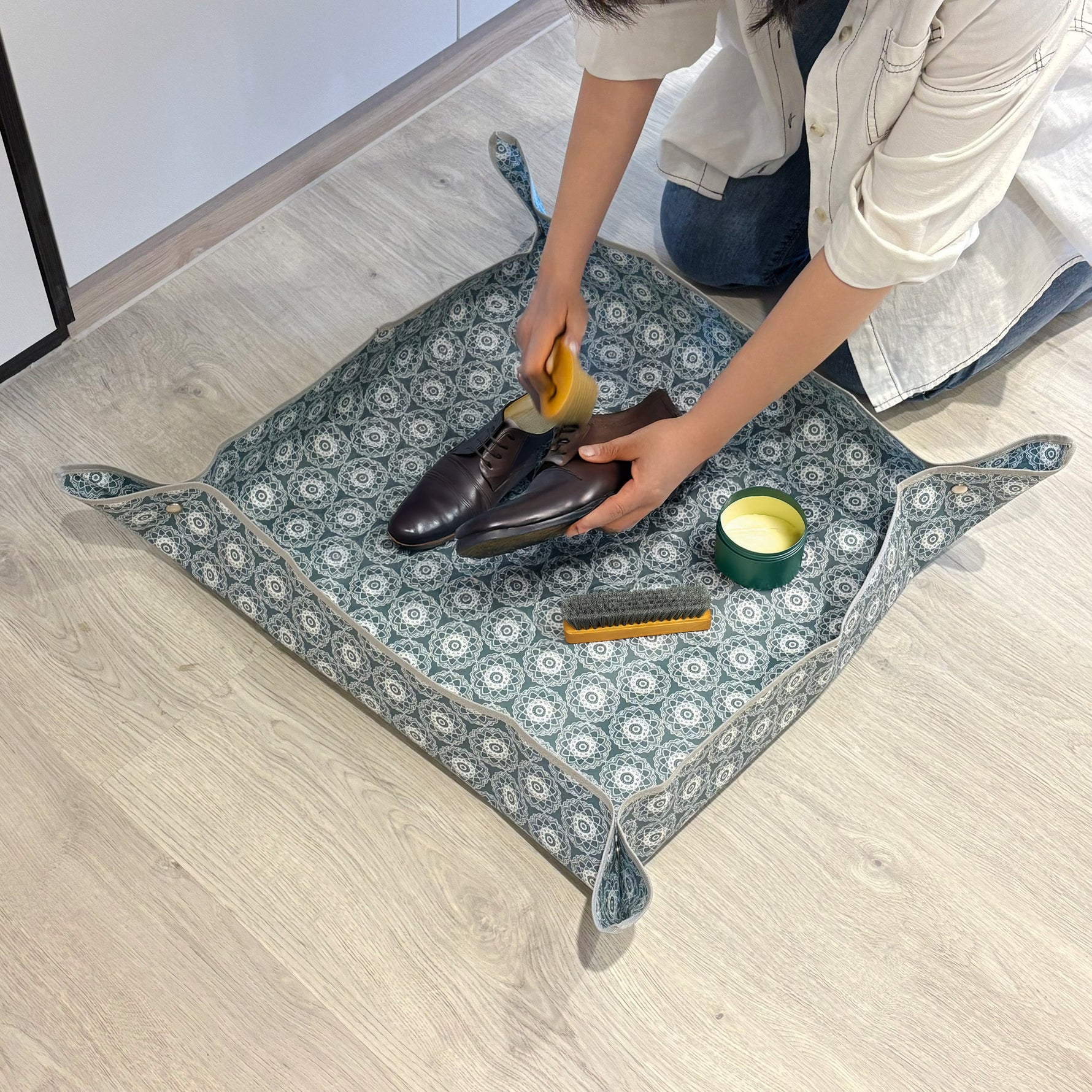 Heavy-Duty Waterproof – Indoor Plant Transplanting & Mess Control Mat, Thick Succulent Potting Tray for Soil Change, Spill-Proof Gardening & Pet Grooming Mat