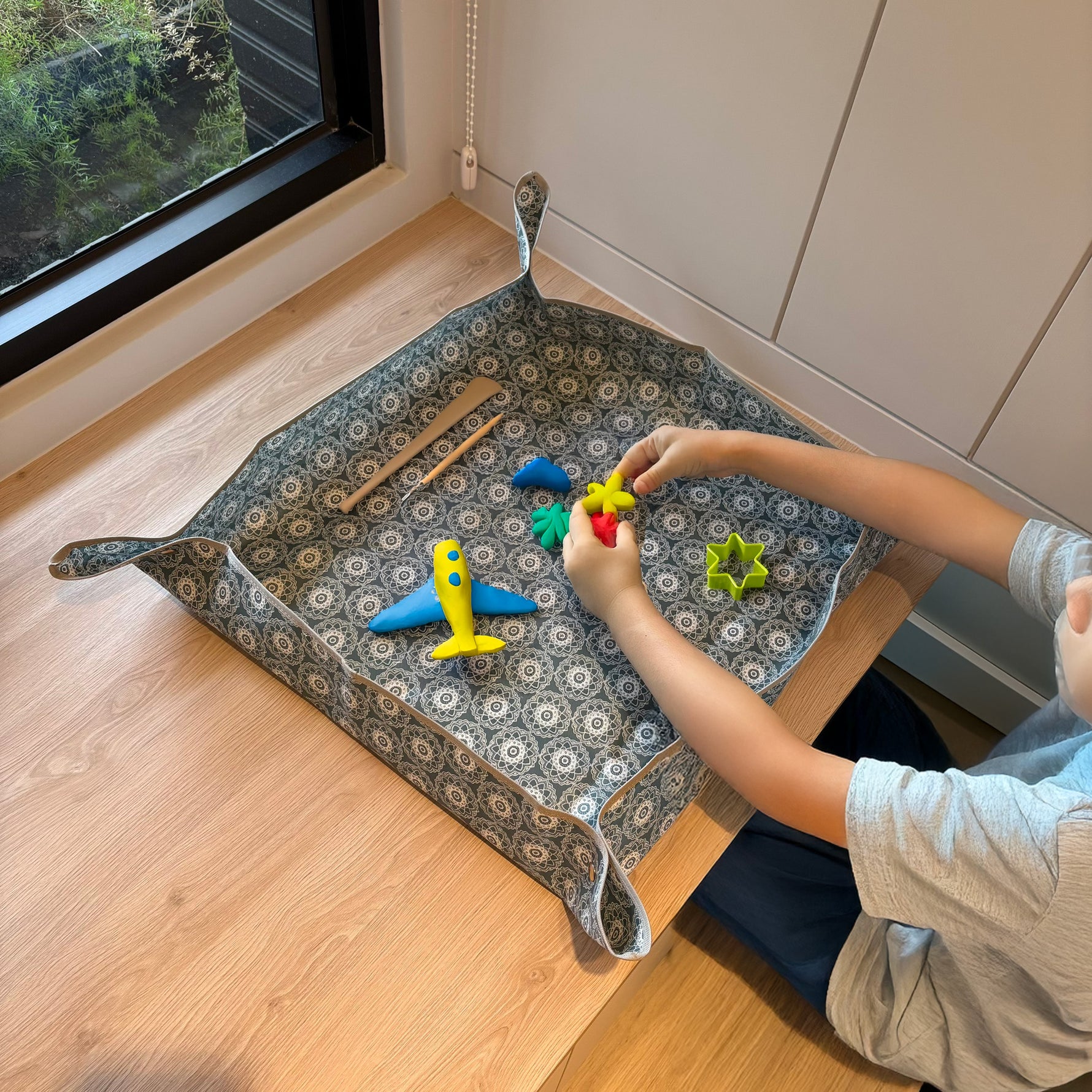 Heavy-Duty Waterproof – Indoor Plant Transplanting & Mess Control Mat, Thick Succulent Potting Tray for Soil Change, Spill-Proof Gardening & Pet Grooming Mat
