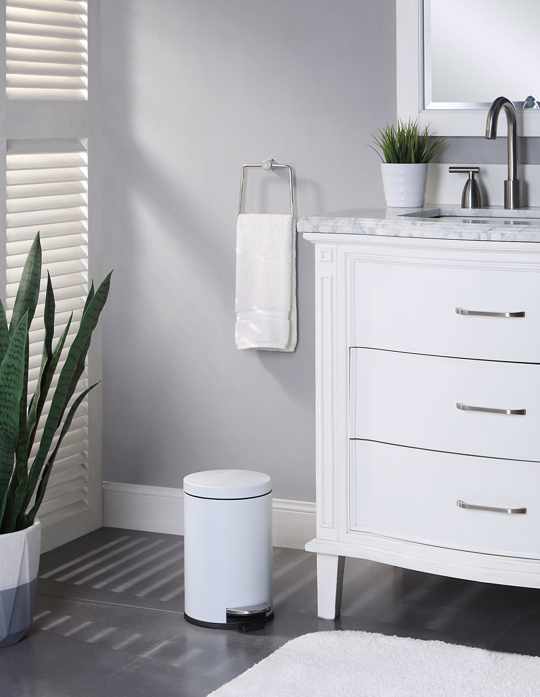 4.5 Liter / 1.2 Gallon Round Trash Can with Plastic Inner Bucket; Bathroom, Office, Kitchen and Bedroom Step On and Slow Close