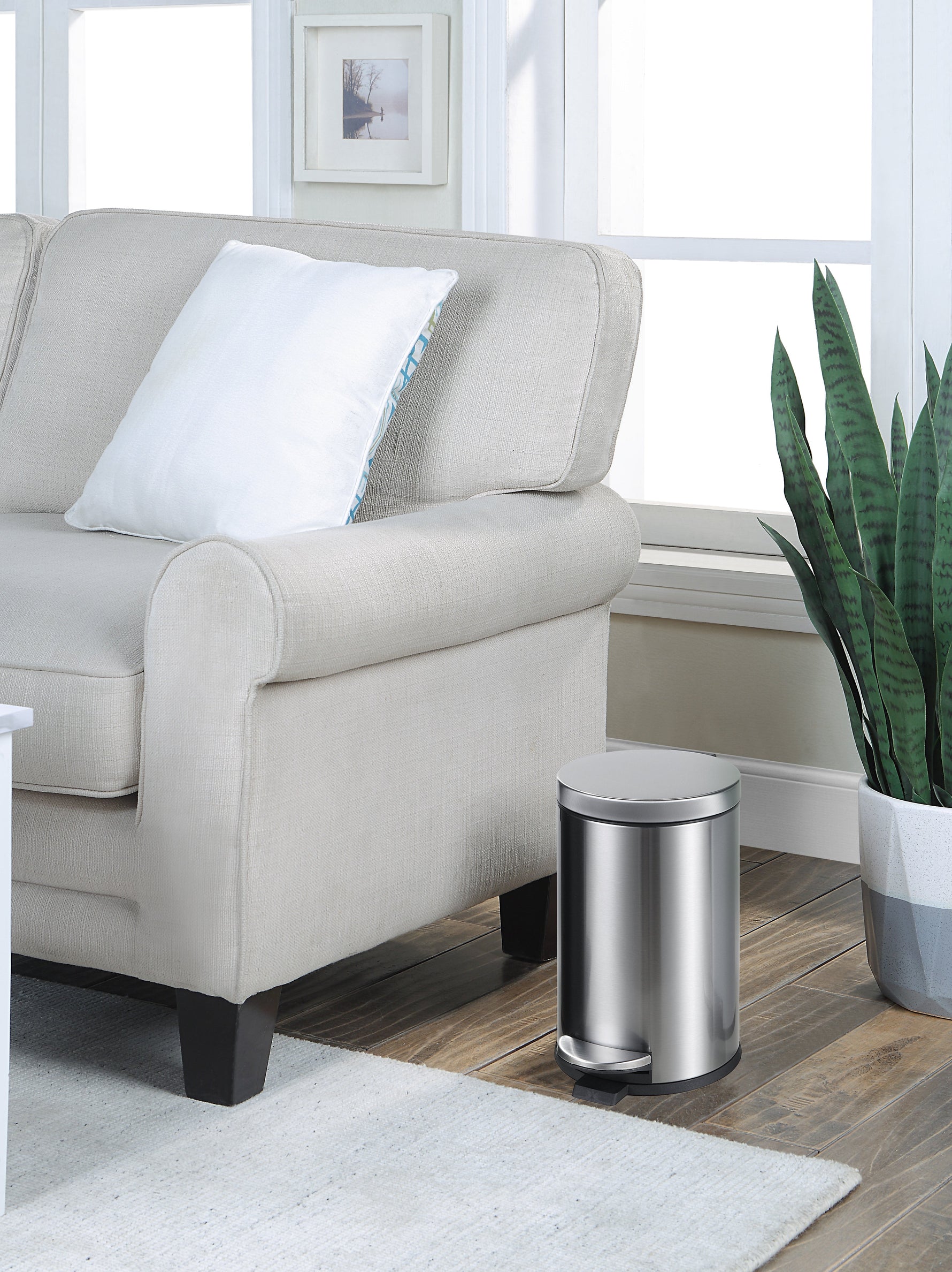 4.5 Liter / 1.2 Gallon Round Trash Can with Plastic Inner Bucket; Bathroom, Office, Kitchen and Bedroom Step On and Slow Close